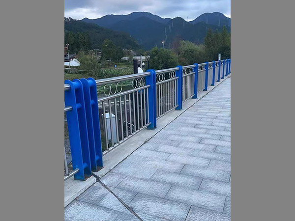 桥梁护栏